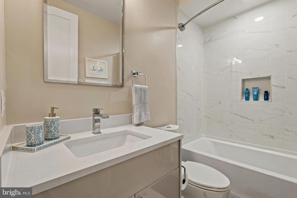2618 UNIVERSITY PLACE NW Unit: 2