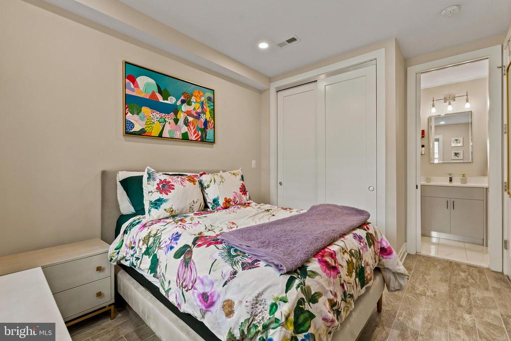 2618 UNIVERSITY PLACE NW Unit: 2