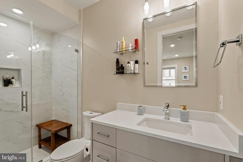2618 UNIVERSITY PLACE NW Unit: 2