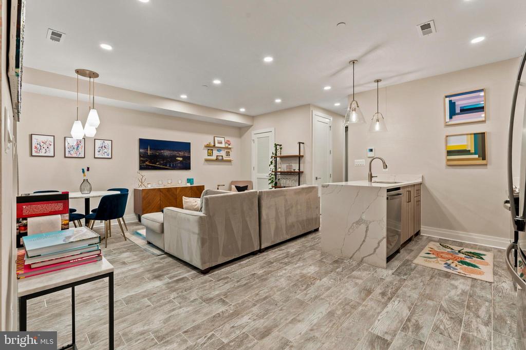 2618 UNIVERSITY PLACE NW Unit: 2