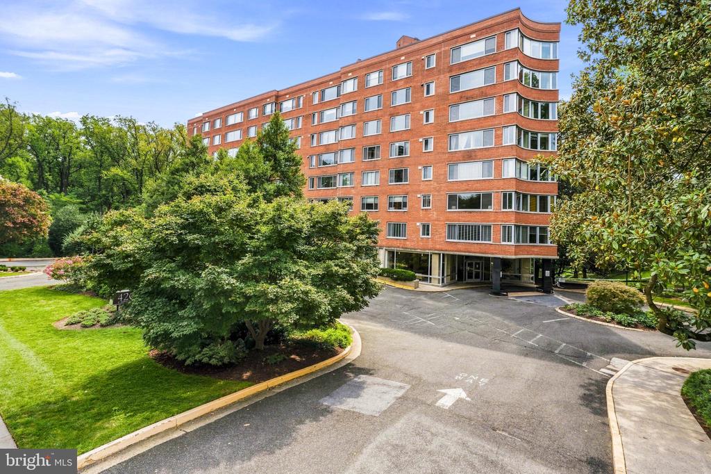 4200 CATHEDRAL AVENUE NW Unit: 607