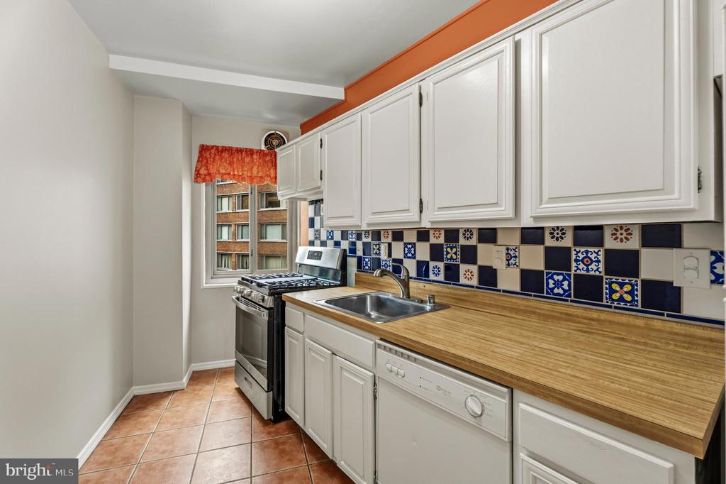 4200 CATHEDRAL AVENUE NW Unit: 607