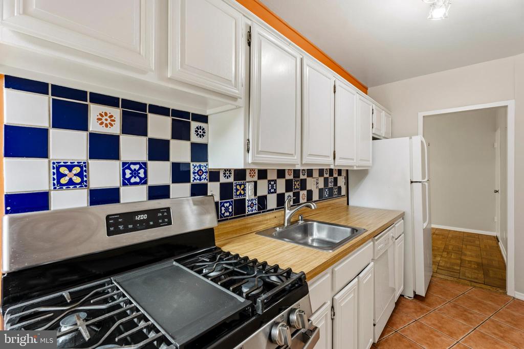 4200 CATHEDRAL AVENUE NW Unit: 607