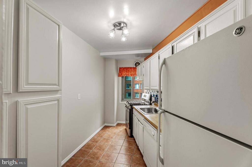 4200 CATHEDRAL AVENUE NW Unit: 607