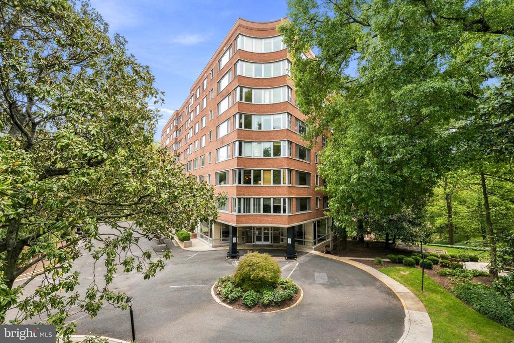 4200 CATHEDRAL AVENUE NW Unit: 607