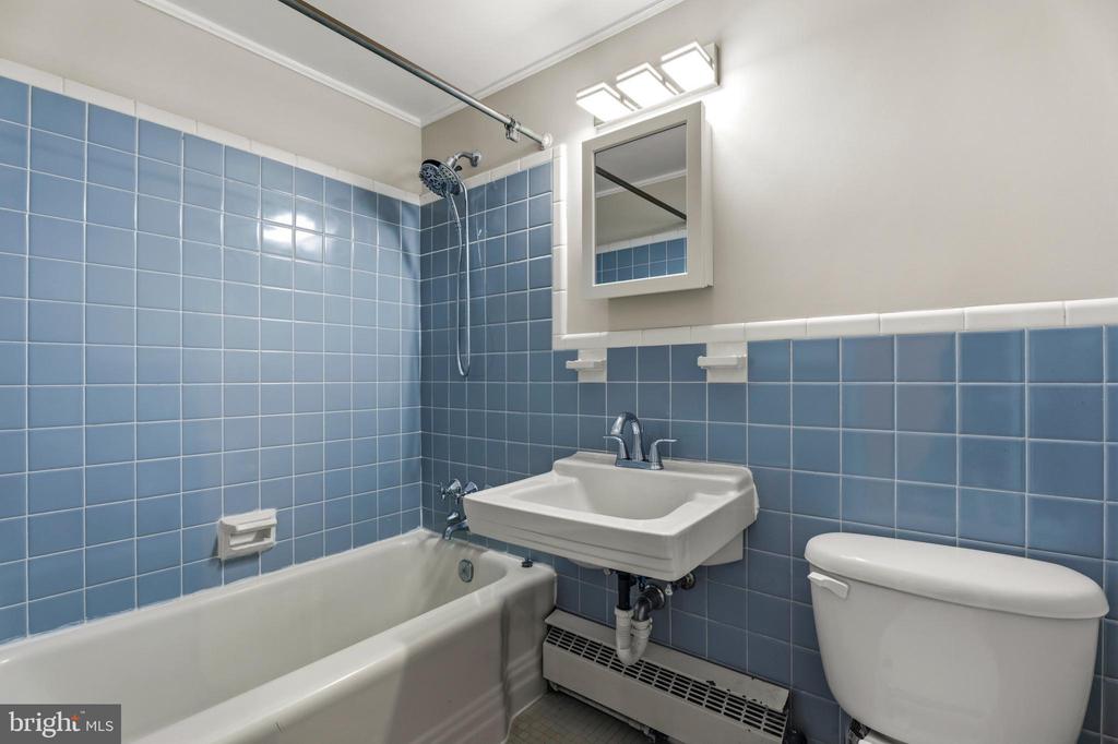 4200 CATHEDRAL AVENUE NW Unit: 607