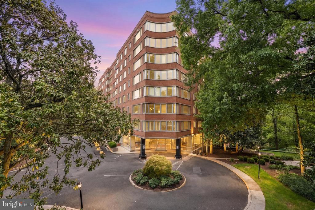 4200 CATHEDRAL AVENUE NW Unit: 607