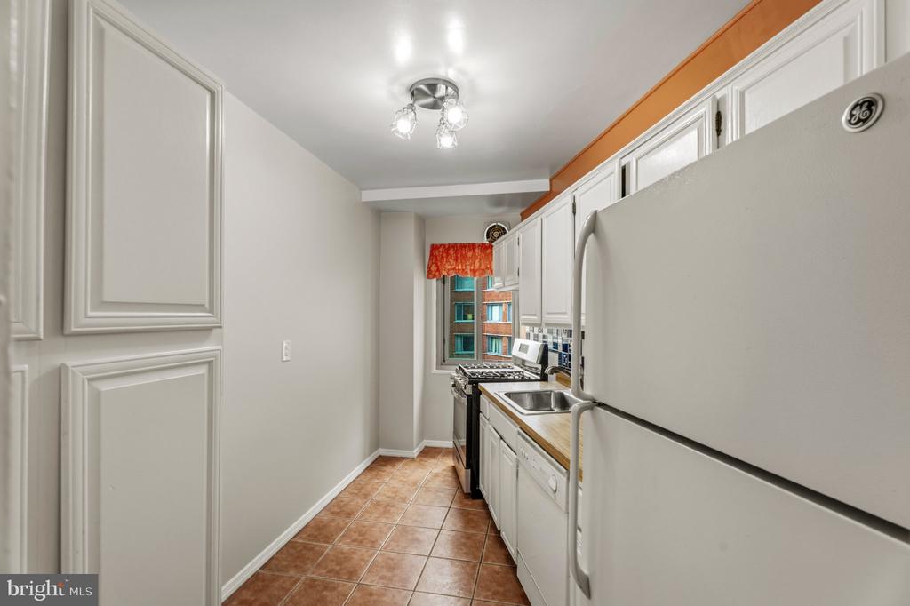 4200 CATHEDRAL AVENUE NW Unit: 607
