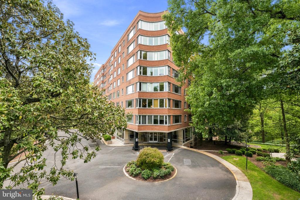 4200 CATHEDRAL AVENUE NW Unit: 607