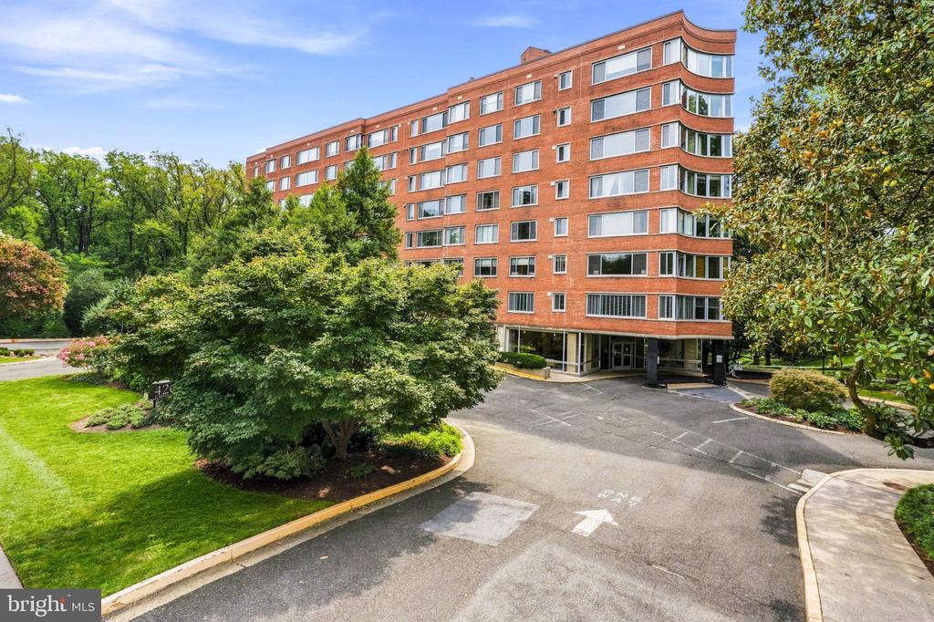 4200 CATHEDRAL AVENUE NW Unit: 607