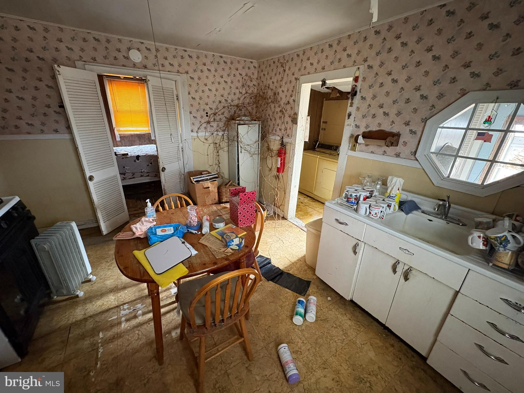 1019 SHORELAND DRIVE