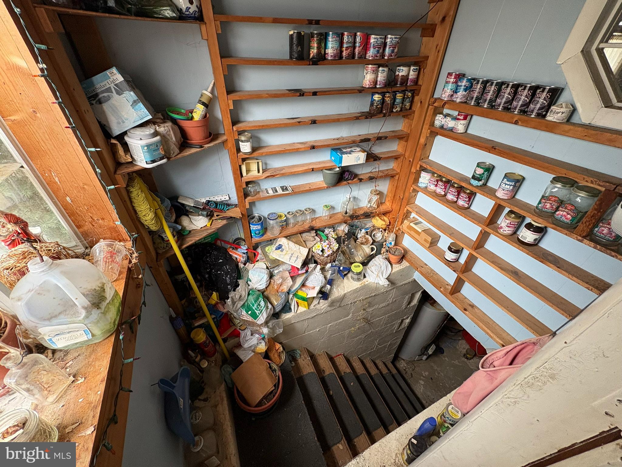 1019 SHORELAND DRIVE