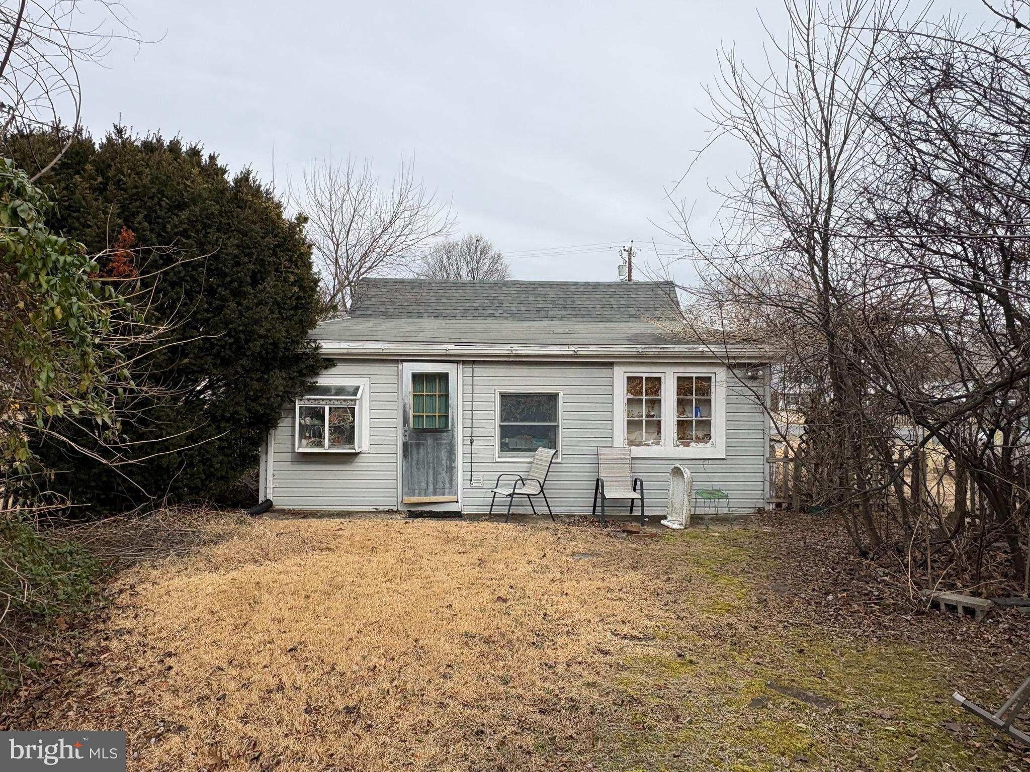 1019 SHORELAND DRIVE