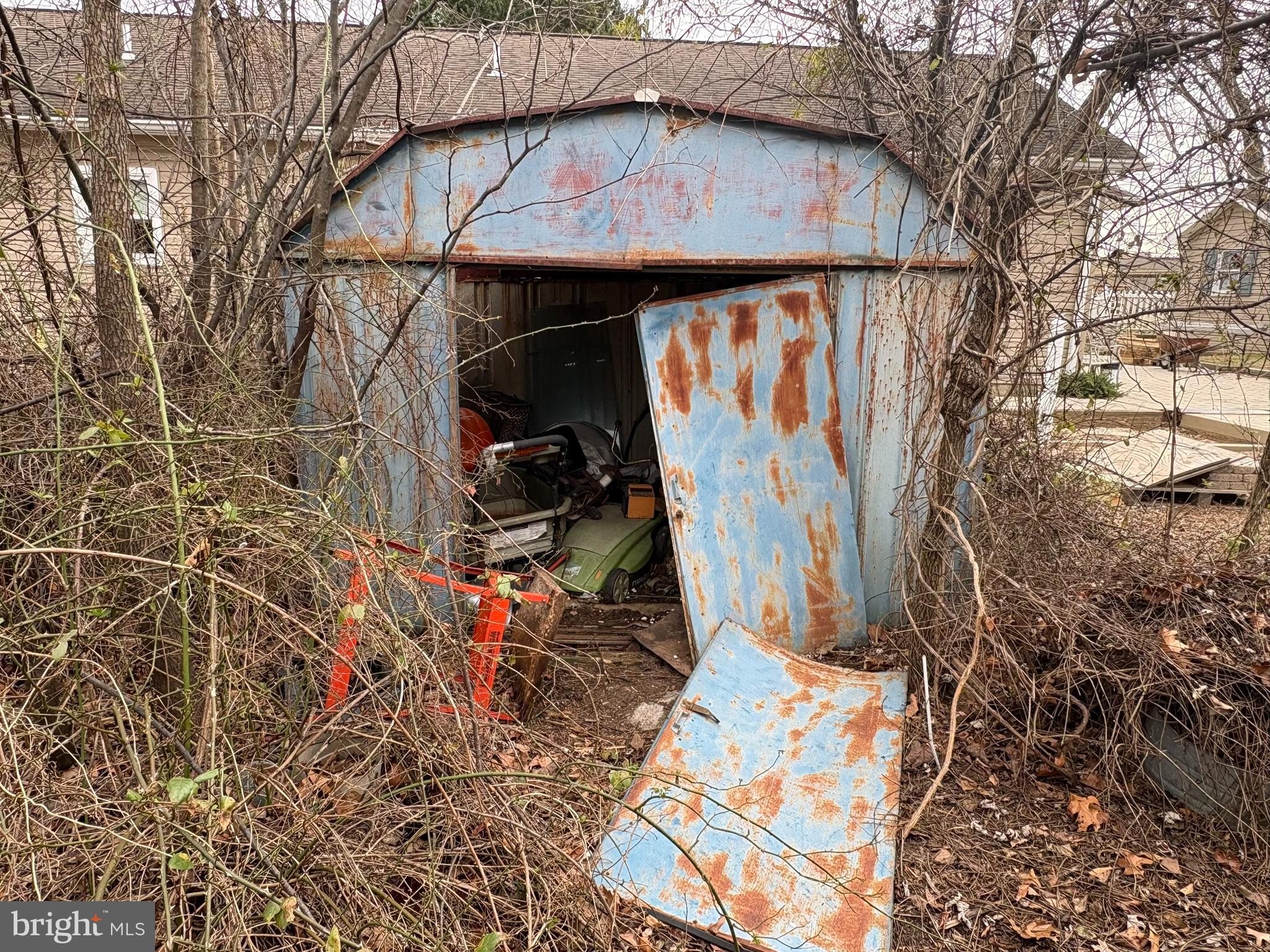 1019 SHORELAND DRIVE