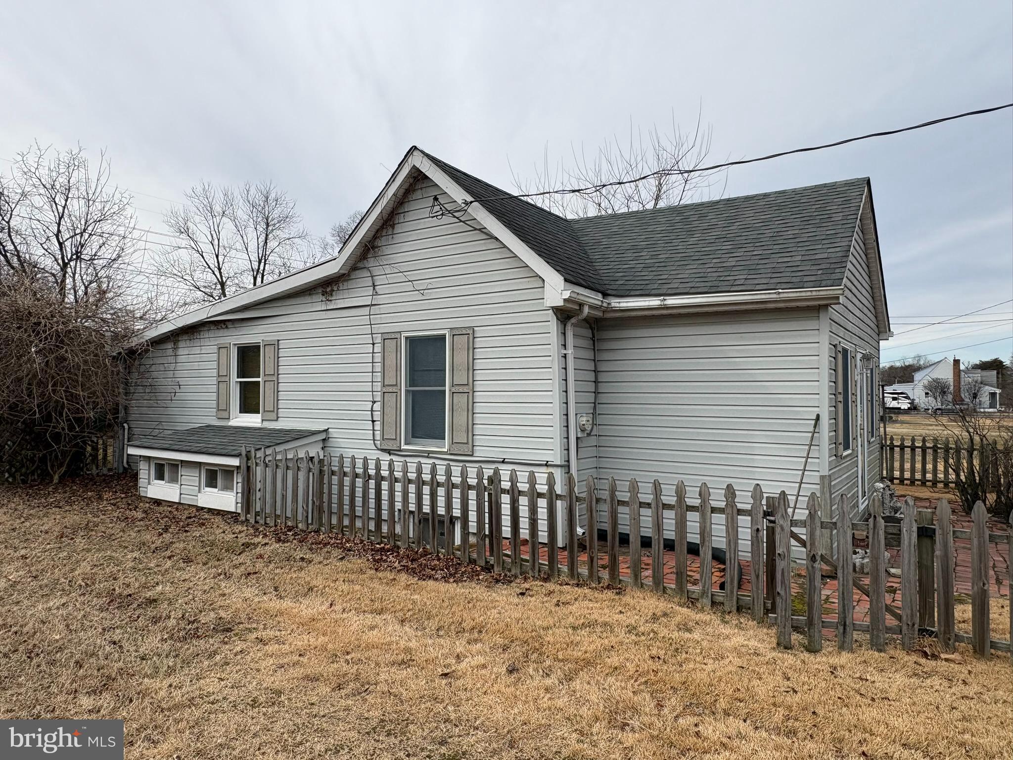 1019 SHORELAND DRIVE