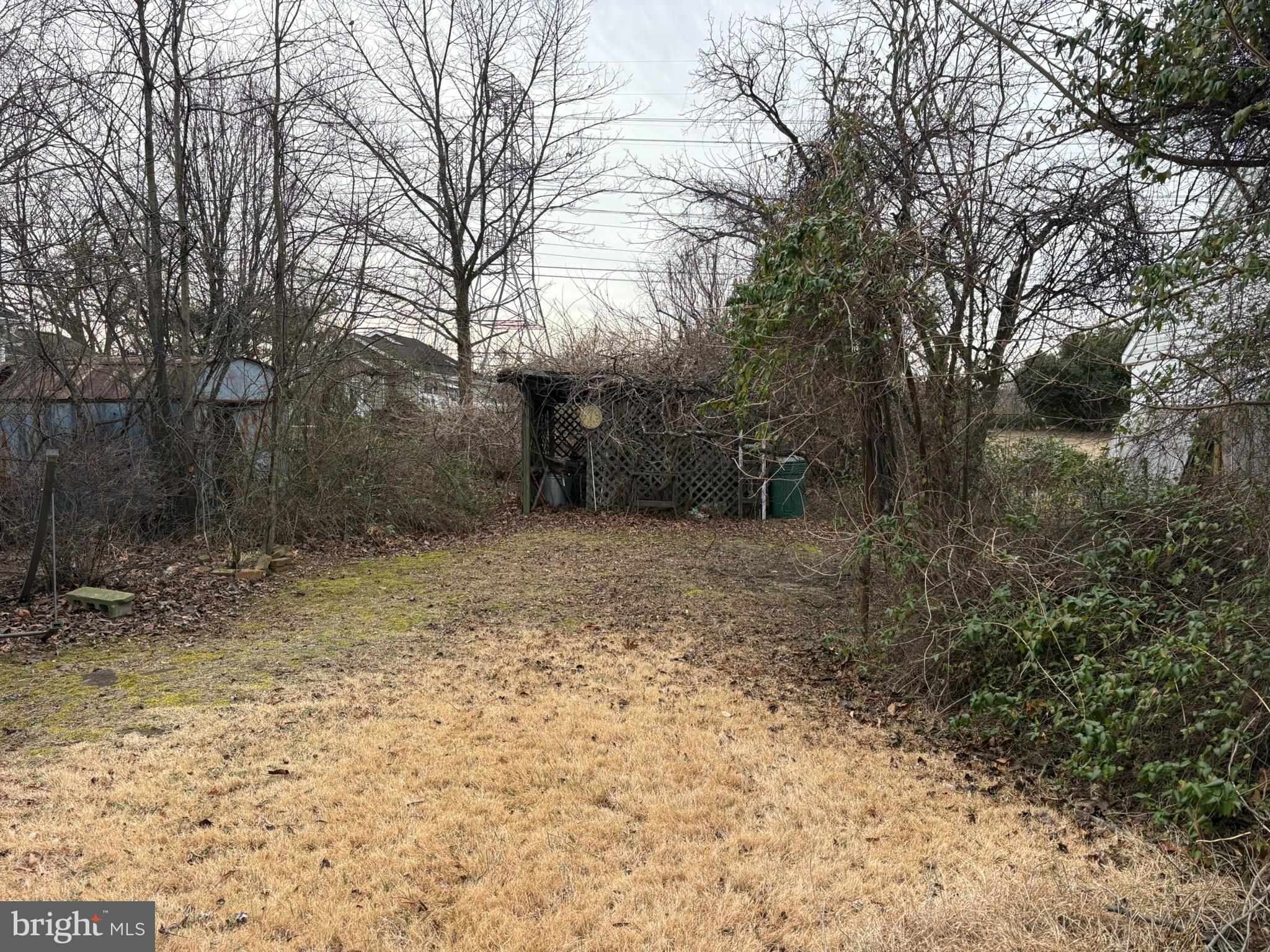 1019 SHORELAND DRIVE