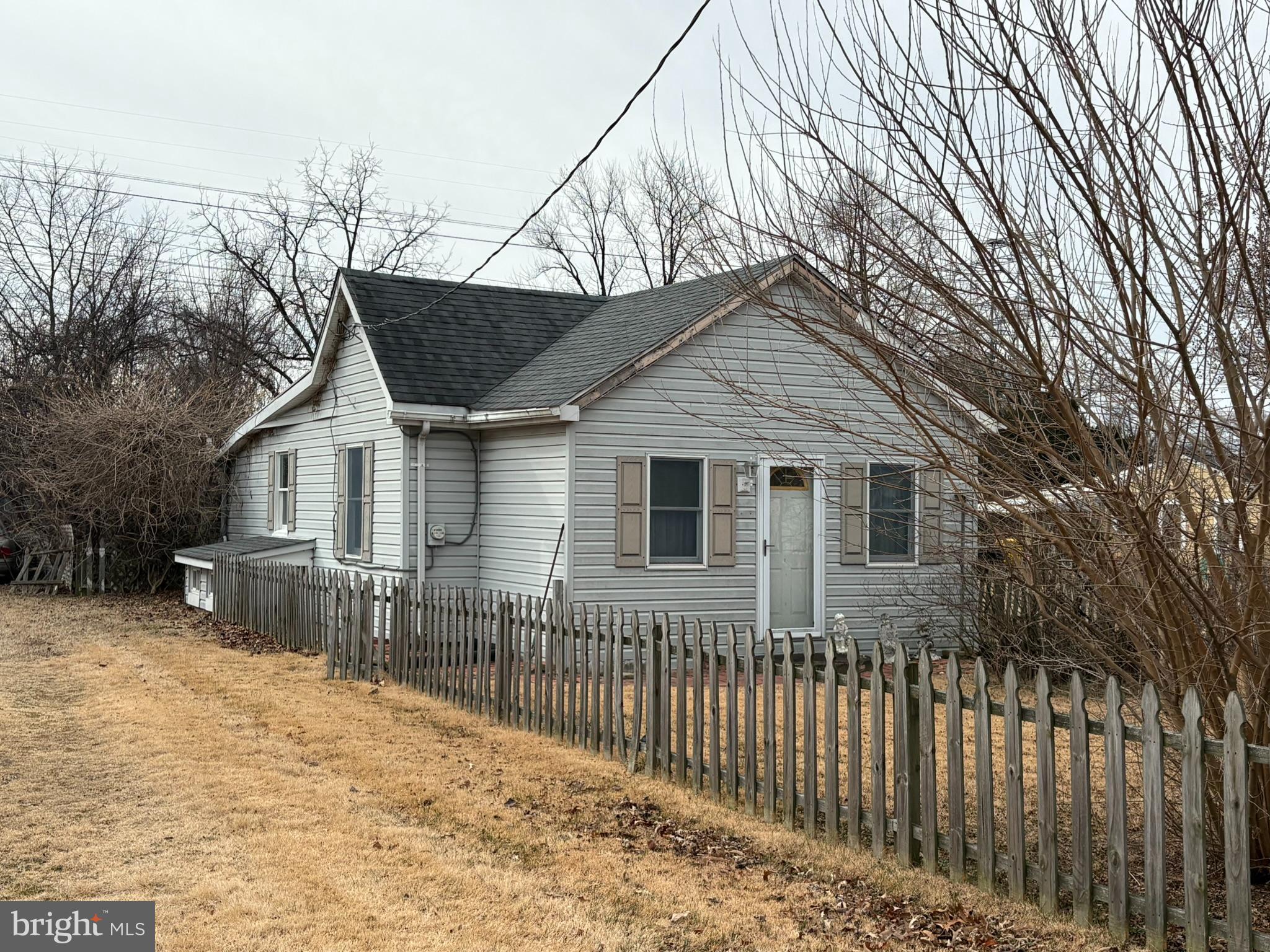 1019 SHORELAND DRIVE