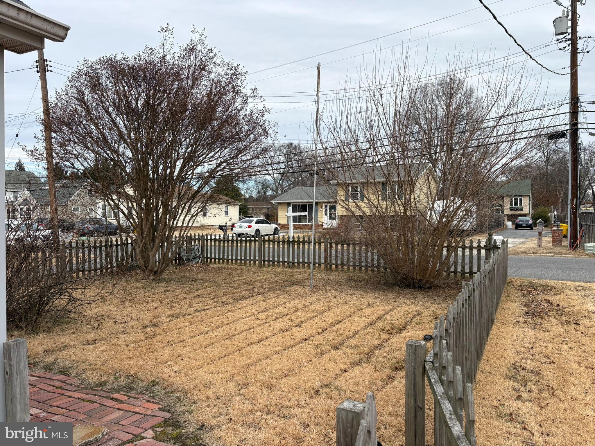 1019 SHORELAND DRIVE