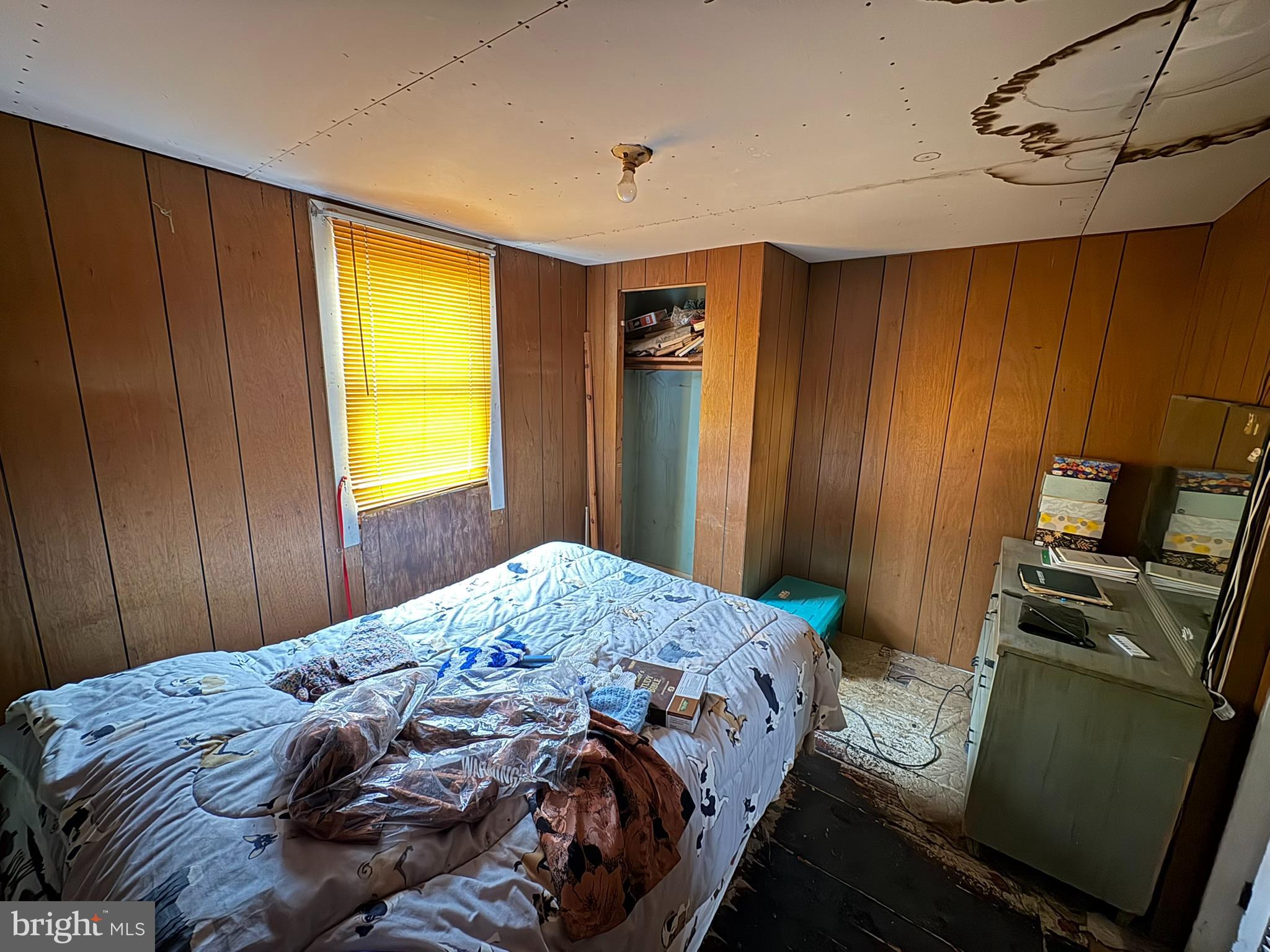 1019 SHORELAND DRIVE