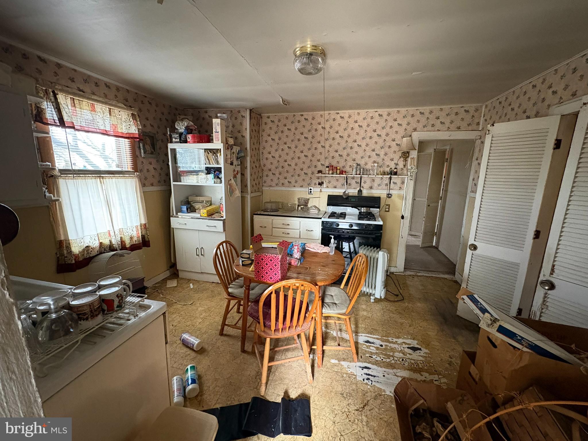 1019 SHORELAND DRIVE