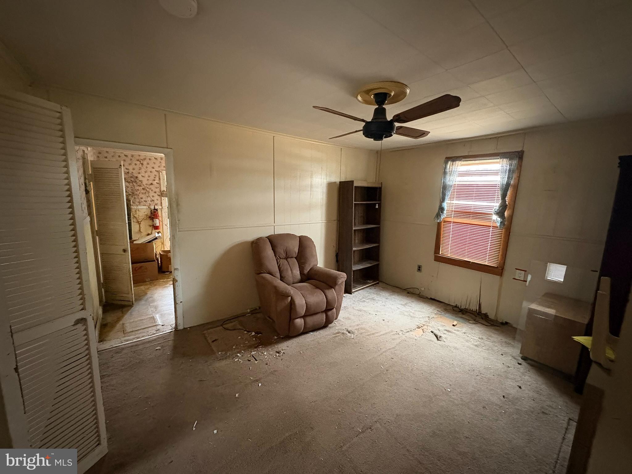 1019 SHORELAND DRIVE