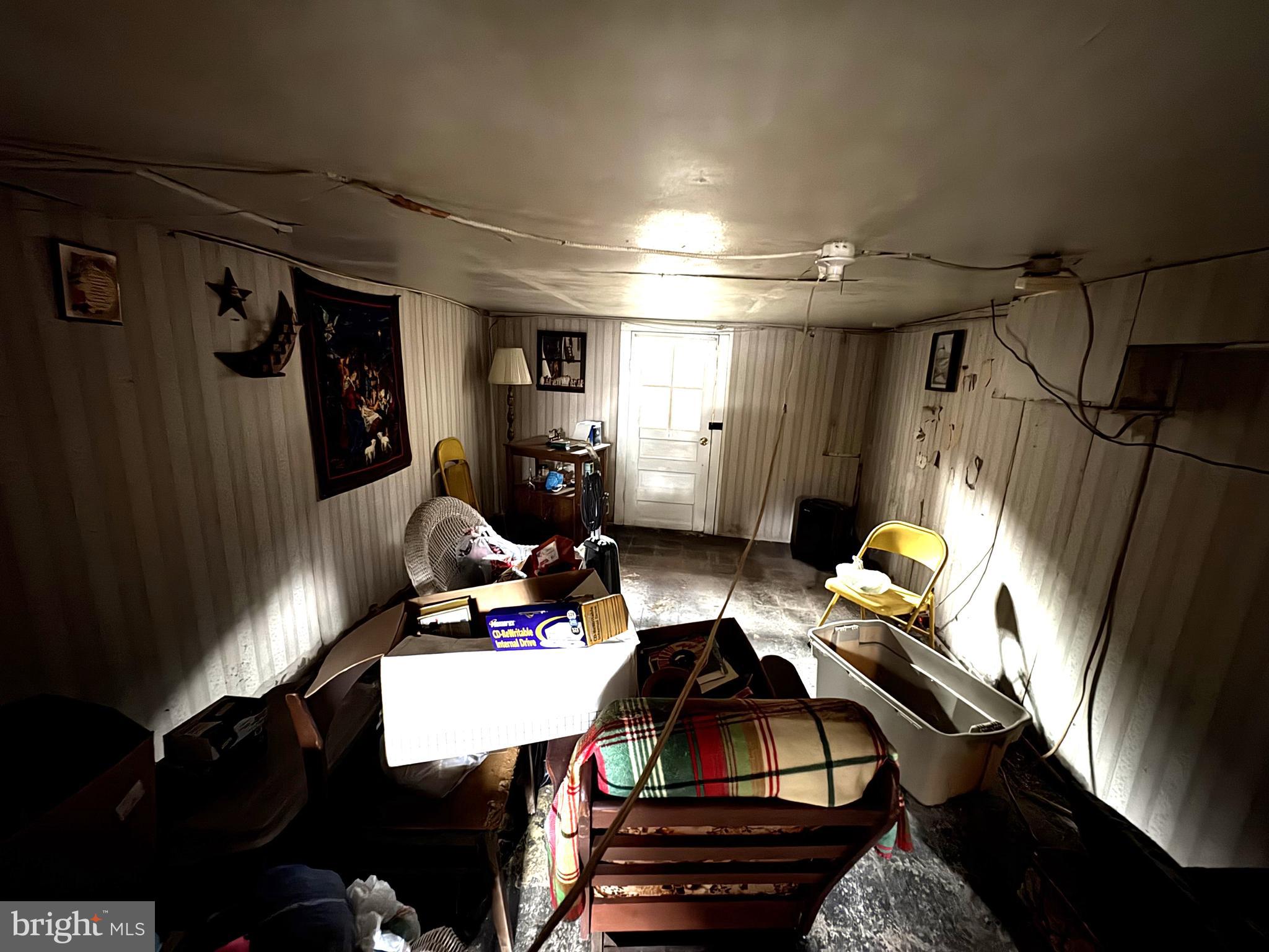 1019 SHORELAND DRIVE