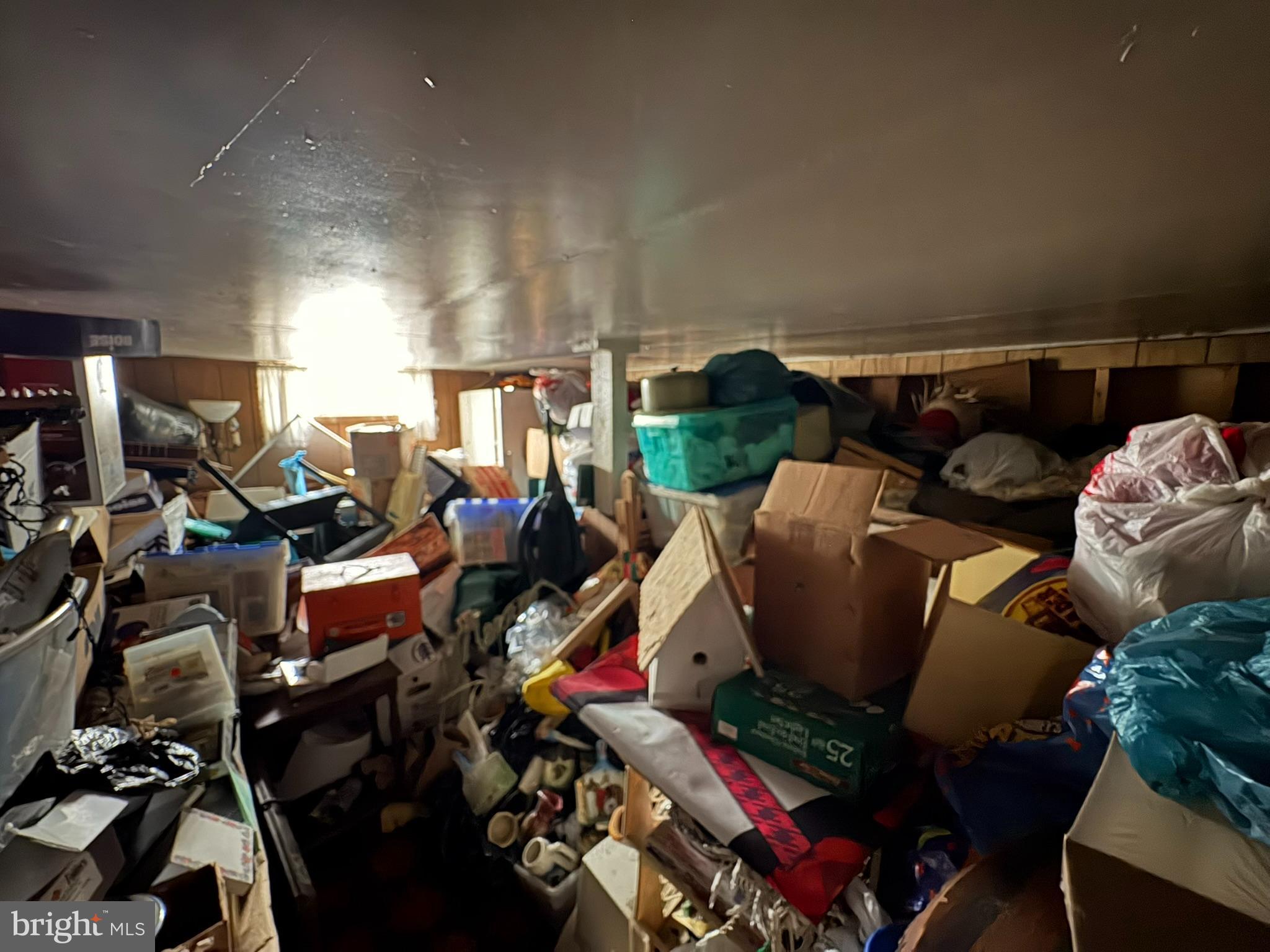 1019 SHORELAND DRIVE