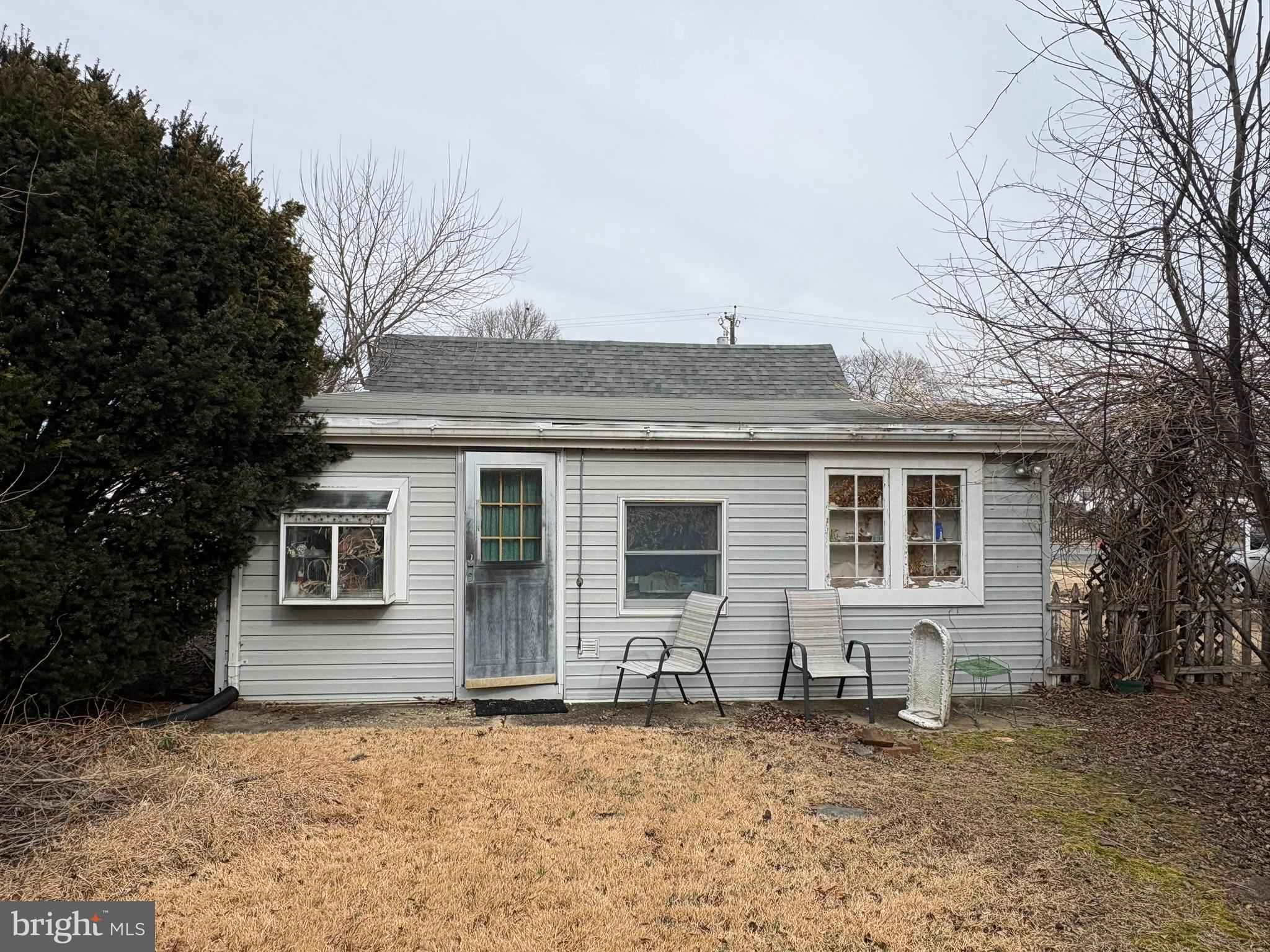 1019 SHORELAND DRIVE