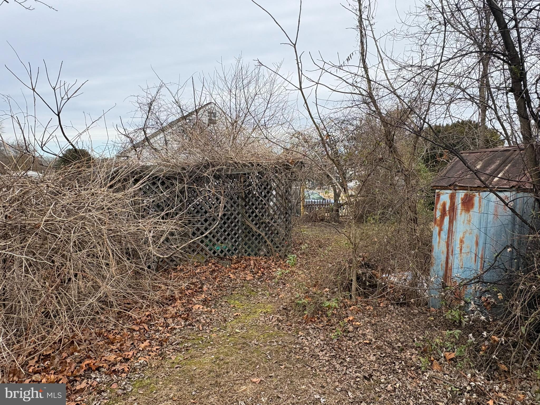 1019 SHORELAND DRIVE