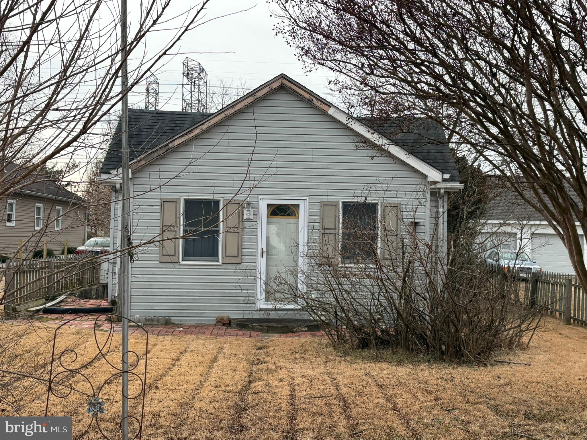 1019 SHORELAND DRIVE