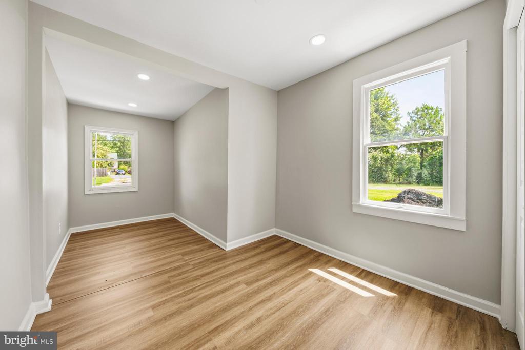1019 SHORELAND DRIVE