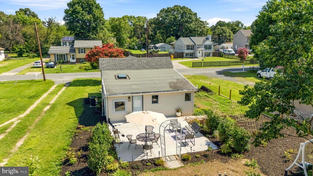 1019 SHORELAND DRIVE