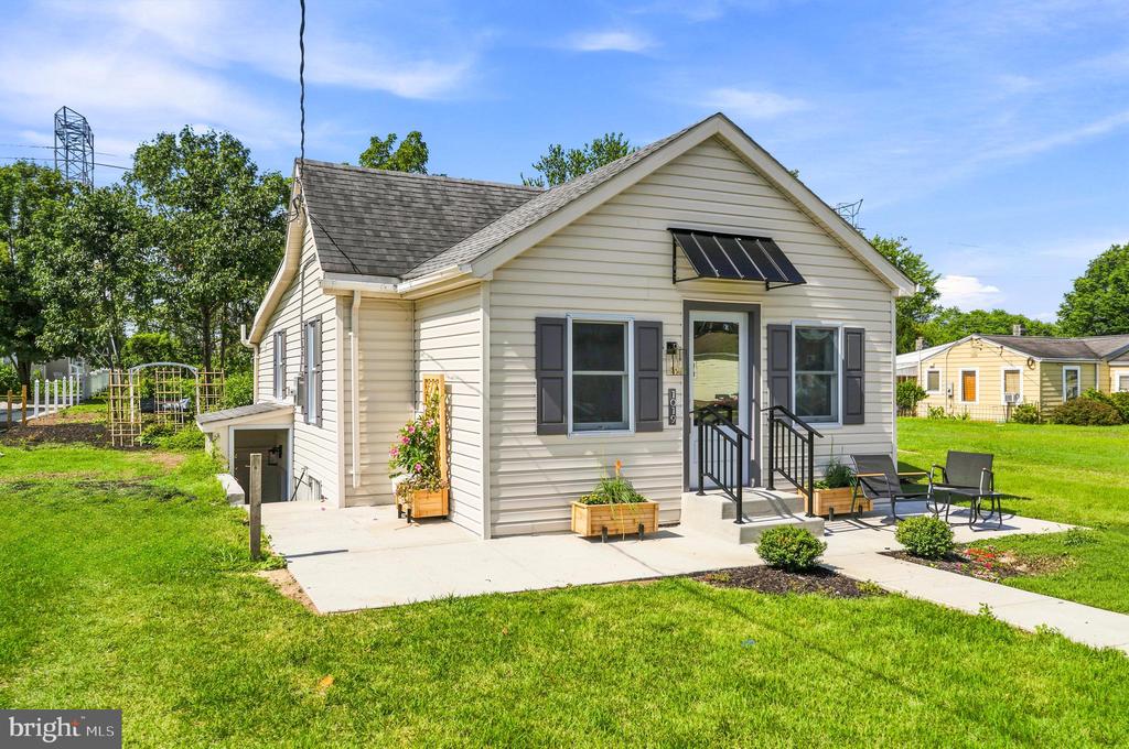 1019 SHORELAND DRIVE