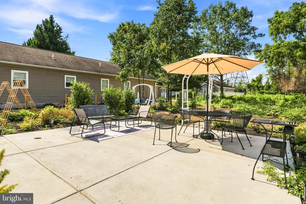 1019 SHORELAND DRIVE