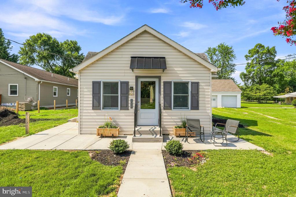 1019 SHORELAND DRIVE