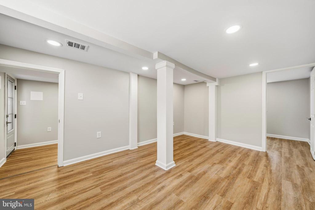 1019 SHORELAND DRIVE