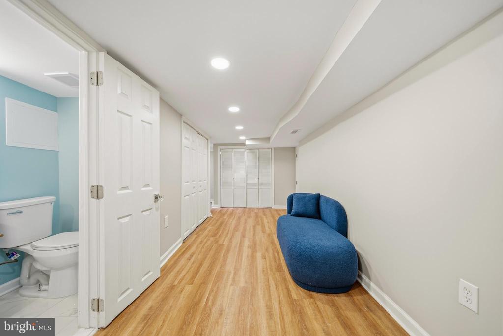 1019 SHORELAND DRIVE