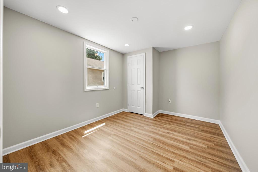 1019 SHORELAND DRIVE