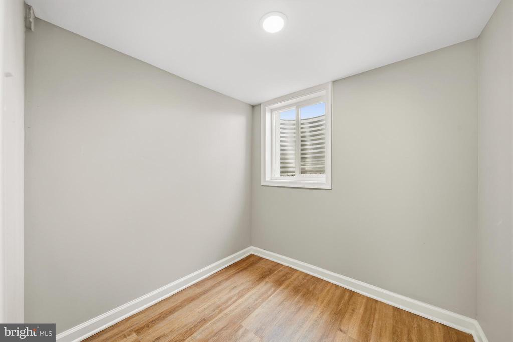 1019 SHORELAND DRIVE