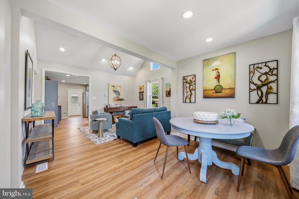 1019 SHORELAND DRIVE