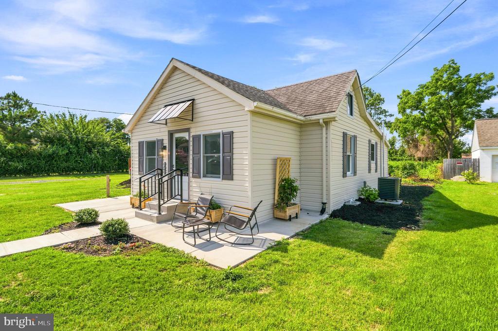 1019 SHORELAND DRIVE