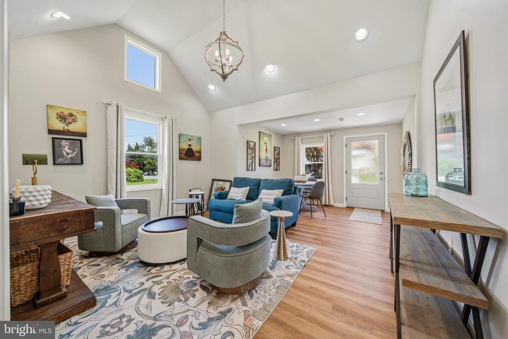 1019 SHORELAND DRIVE