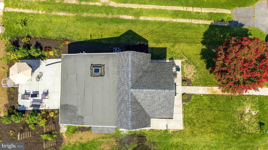 1019 SHORELAND DRIVE