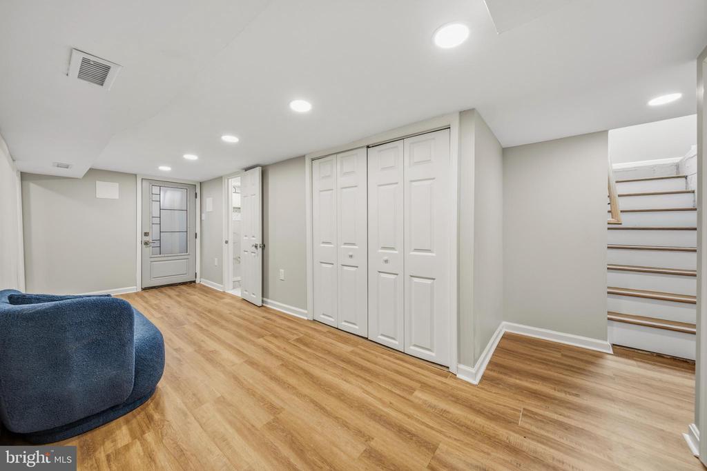 1019 SHORELAND DRIVE