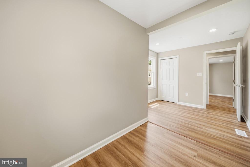 1019 SHORELAND DRIVE
