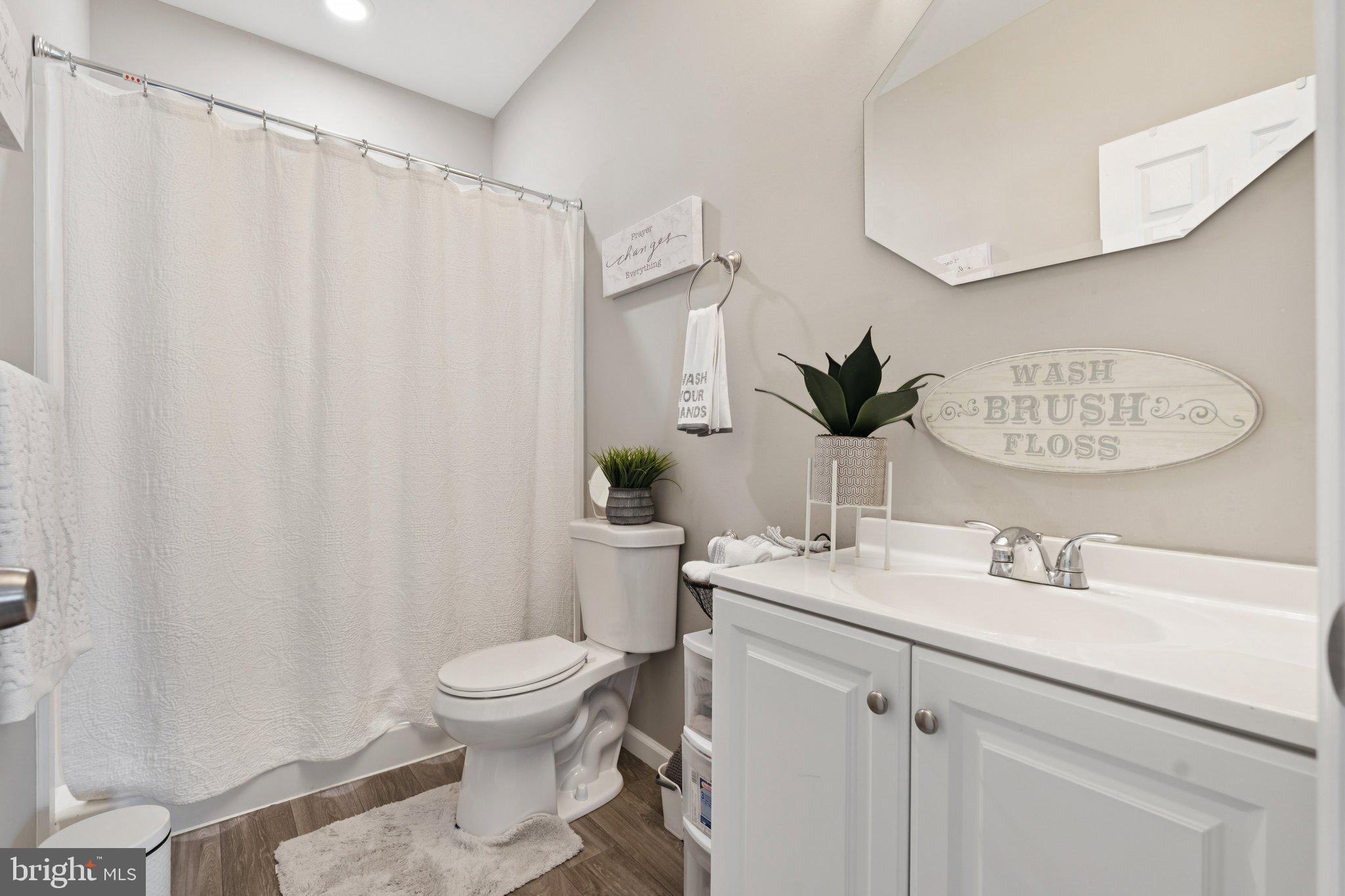 7520 AVONDALE AVENUE