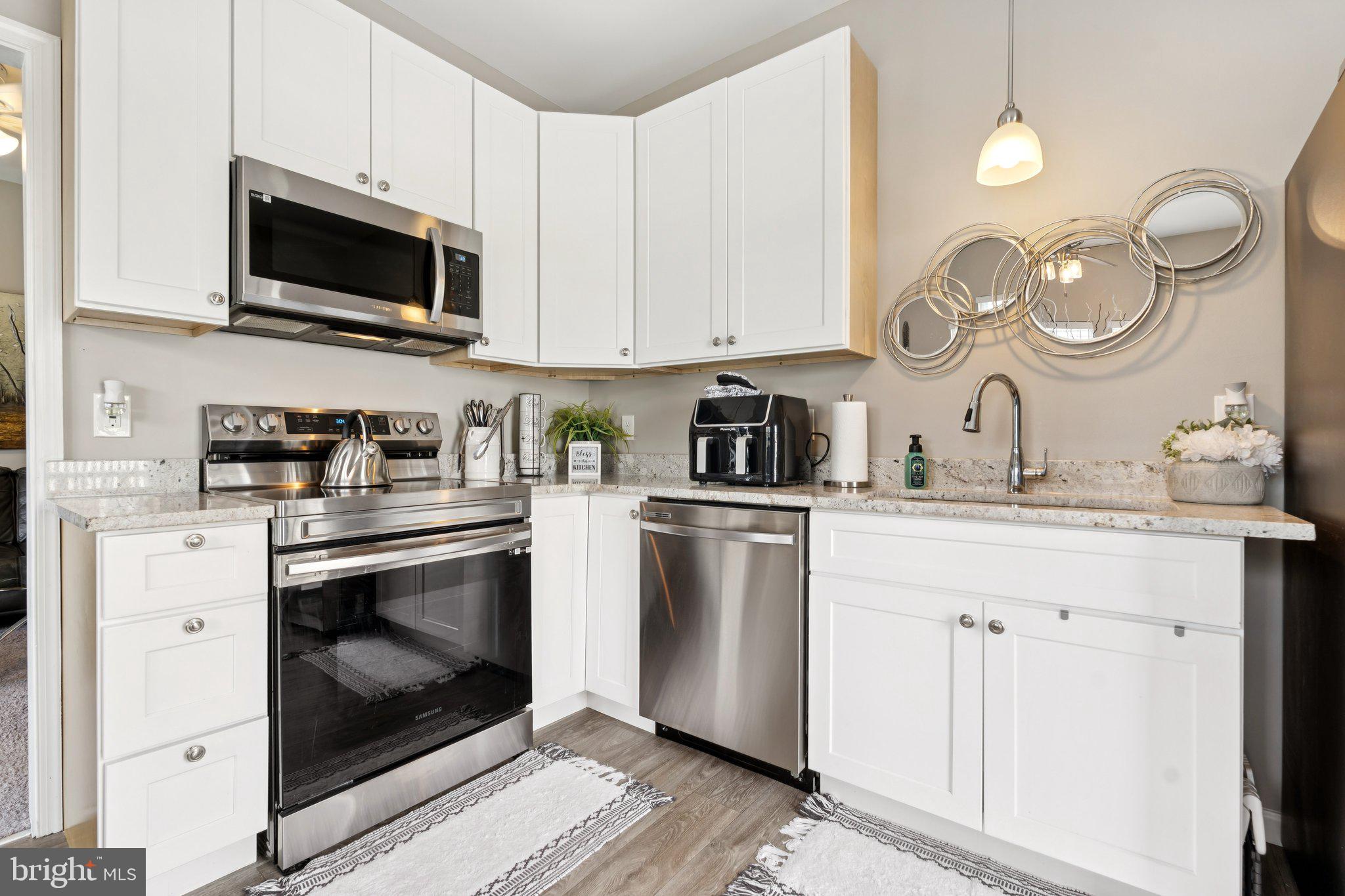 7520 AVONDALE AVENUE