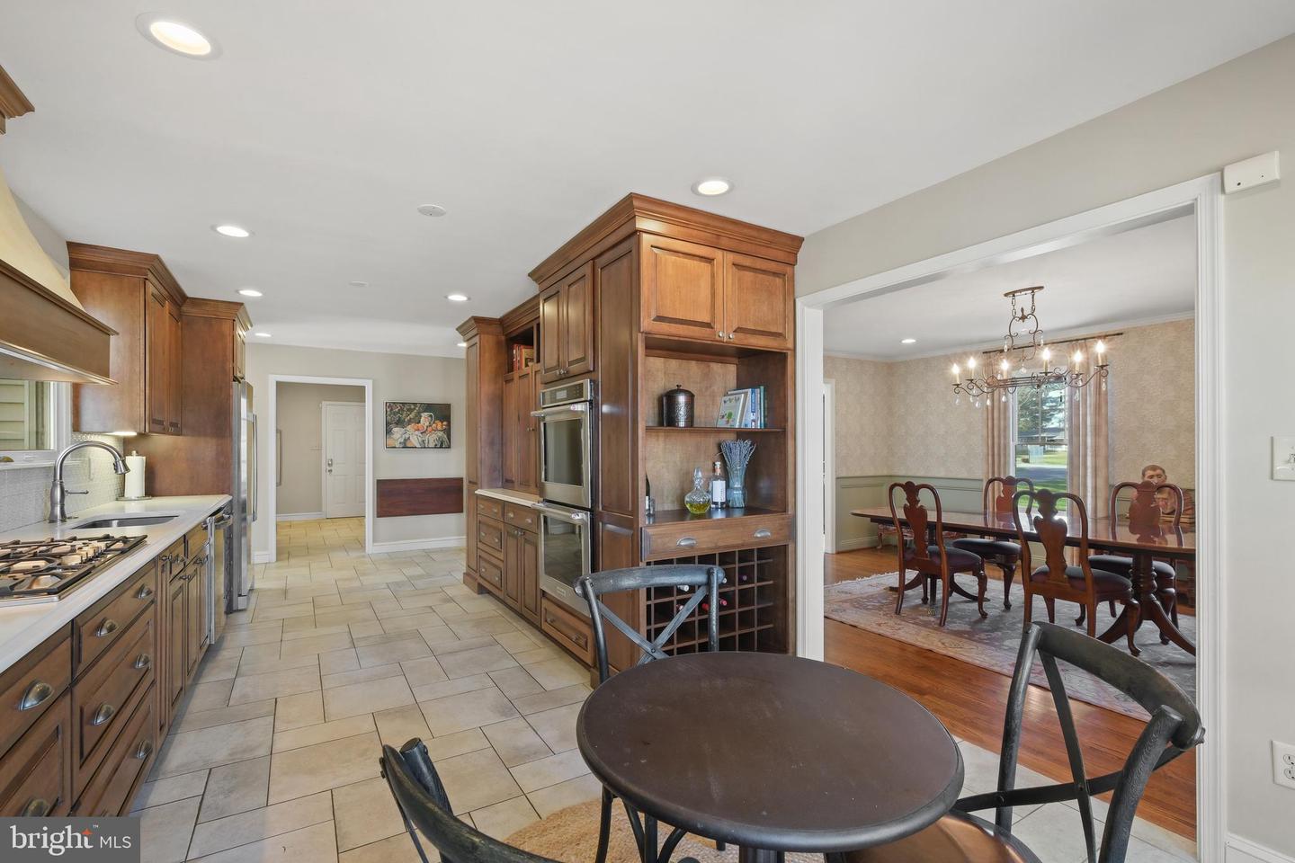 8492 Devon Ln