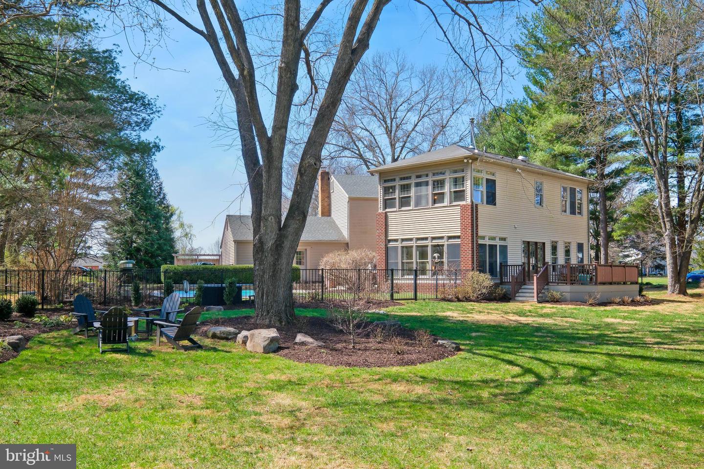 8492 Devon Ln