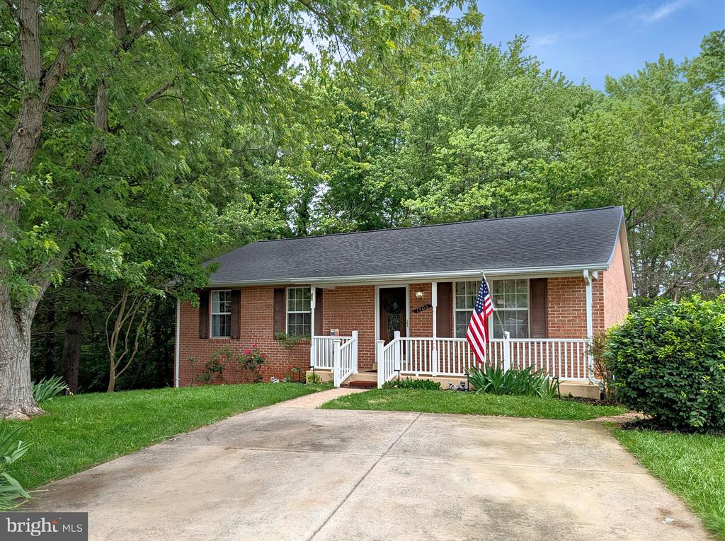 1505 Cedarcrest Ln